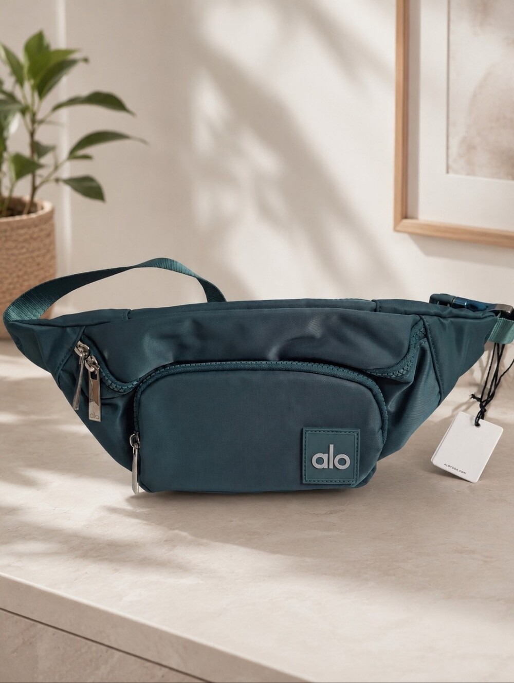 NWT/NWOT ALO Yoga Beautiful Green Waist Bag